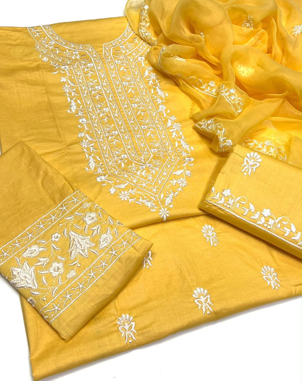 BAREEZE EMBRIODERY 3 PIECE LAWN