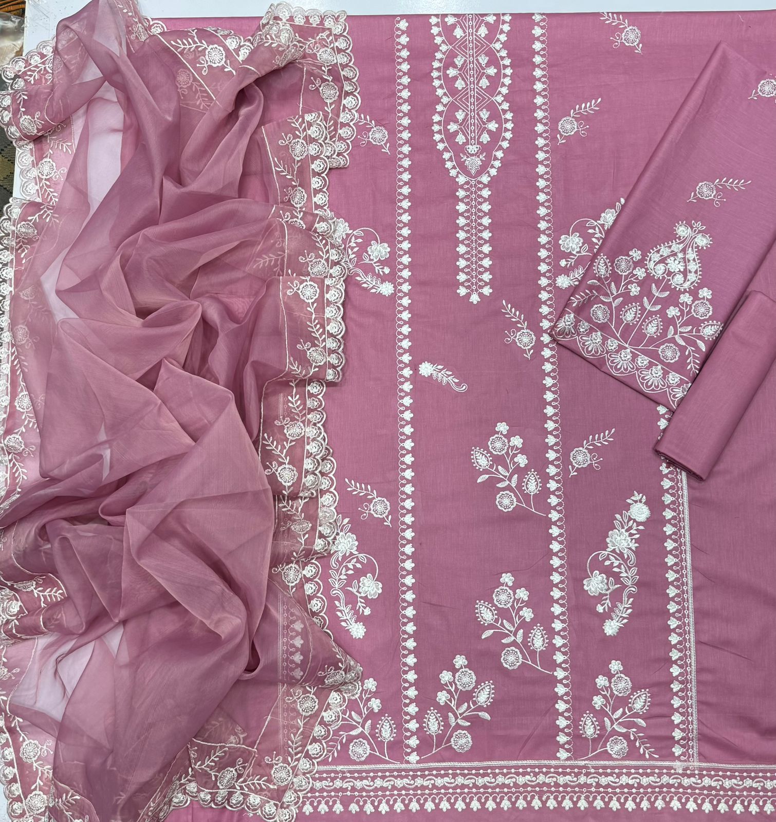 Cross Stitch 4122 | Premium Airjet Lawn Unstitched 3-Piece Suit