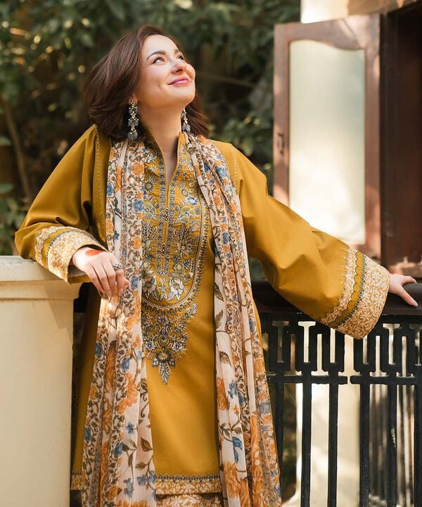 MOHGNI – Luxury Embroidered Lawn