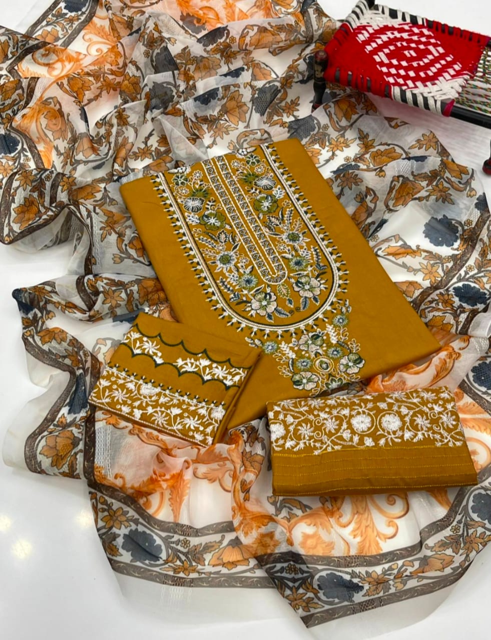 MOHGNI – Luxury Embroidered Lawn